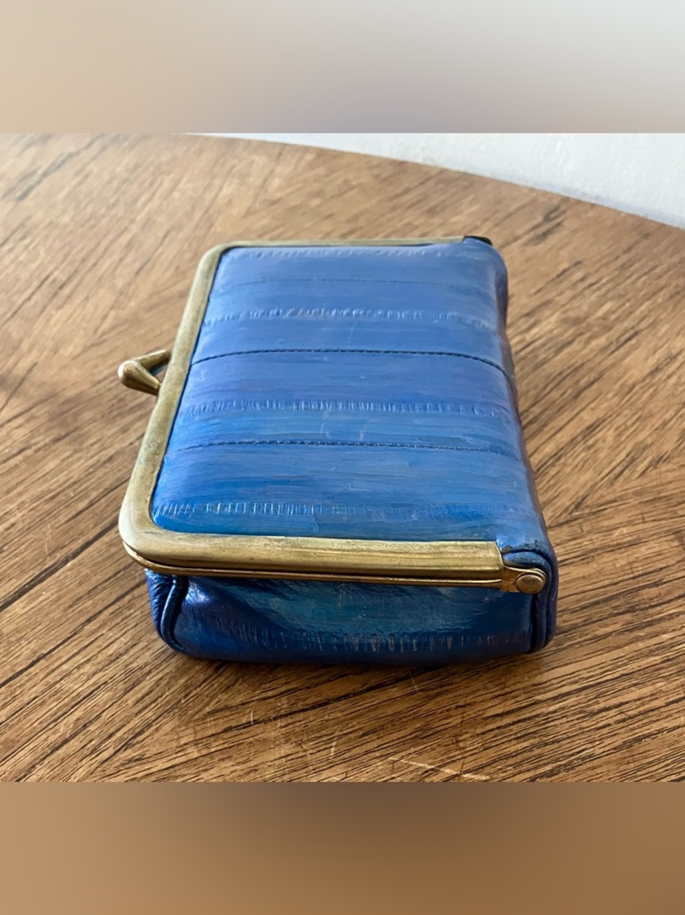 💥2 for 1💥Hand Painted VNT Eel Skin Clutch Purse with Kiss Lock & Mirror / Wallet - Picture 13 of 13